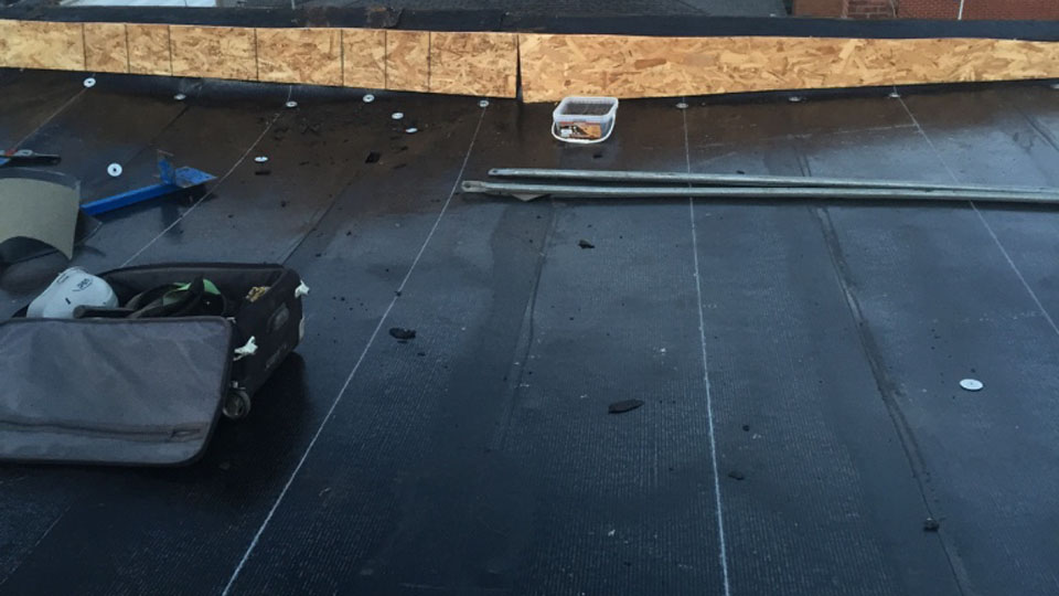 Installateur de toiture en membrane élastomère à Montréal / Toiture Laurentides
